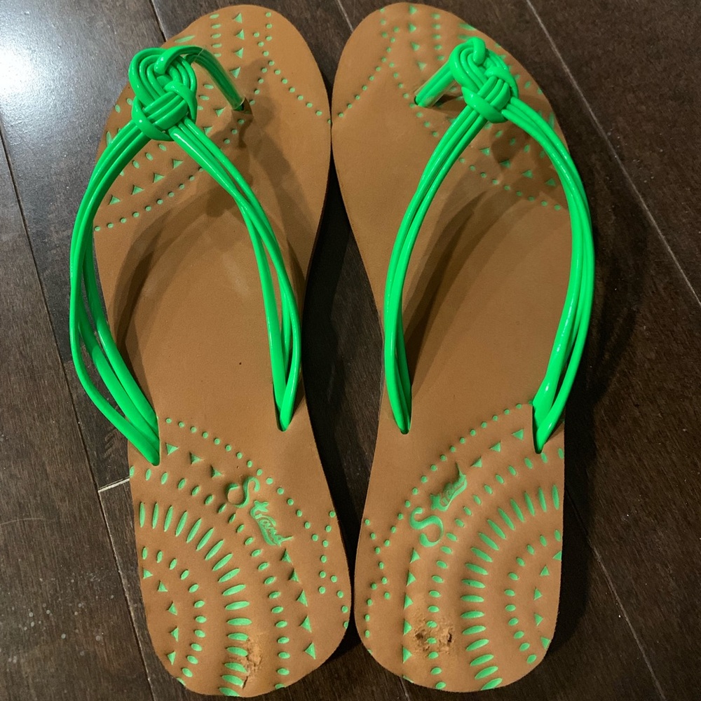 Sunsations flip flops lime green size 7